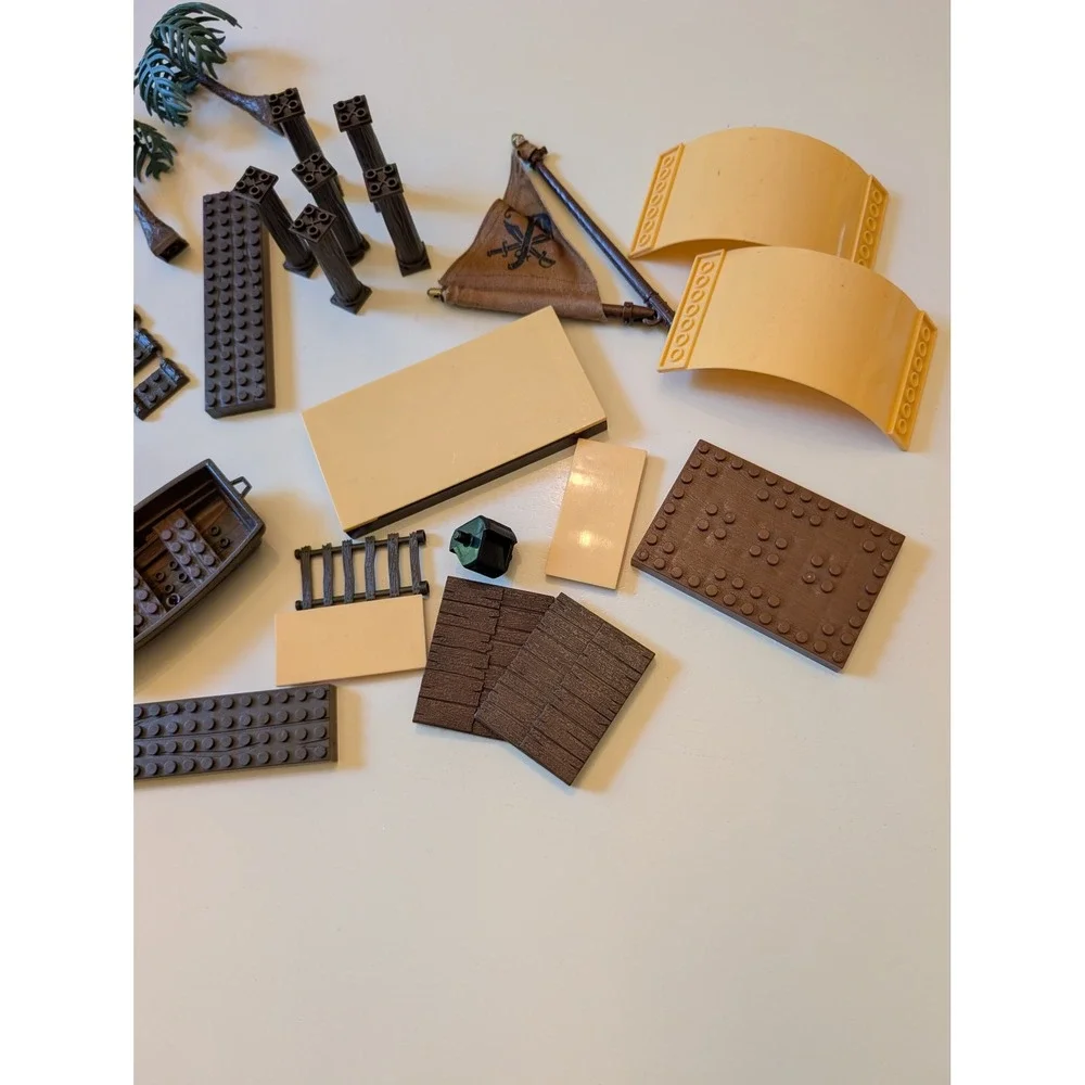 Mega Bloks Pyrates Building Set Mixed Lot Brown Pirate Shipwreck Rowboat Figures